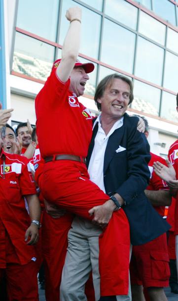 Magny Cours 2002, Todt e Montezemolo felici per la vittoria di Schumacher (Epa)